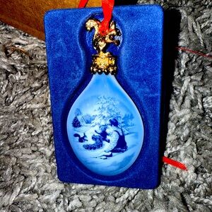 2001 B&G BING & GRONDAHL 
DENMARK 
Christmas Ornament